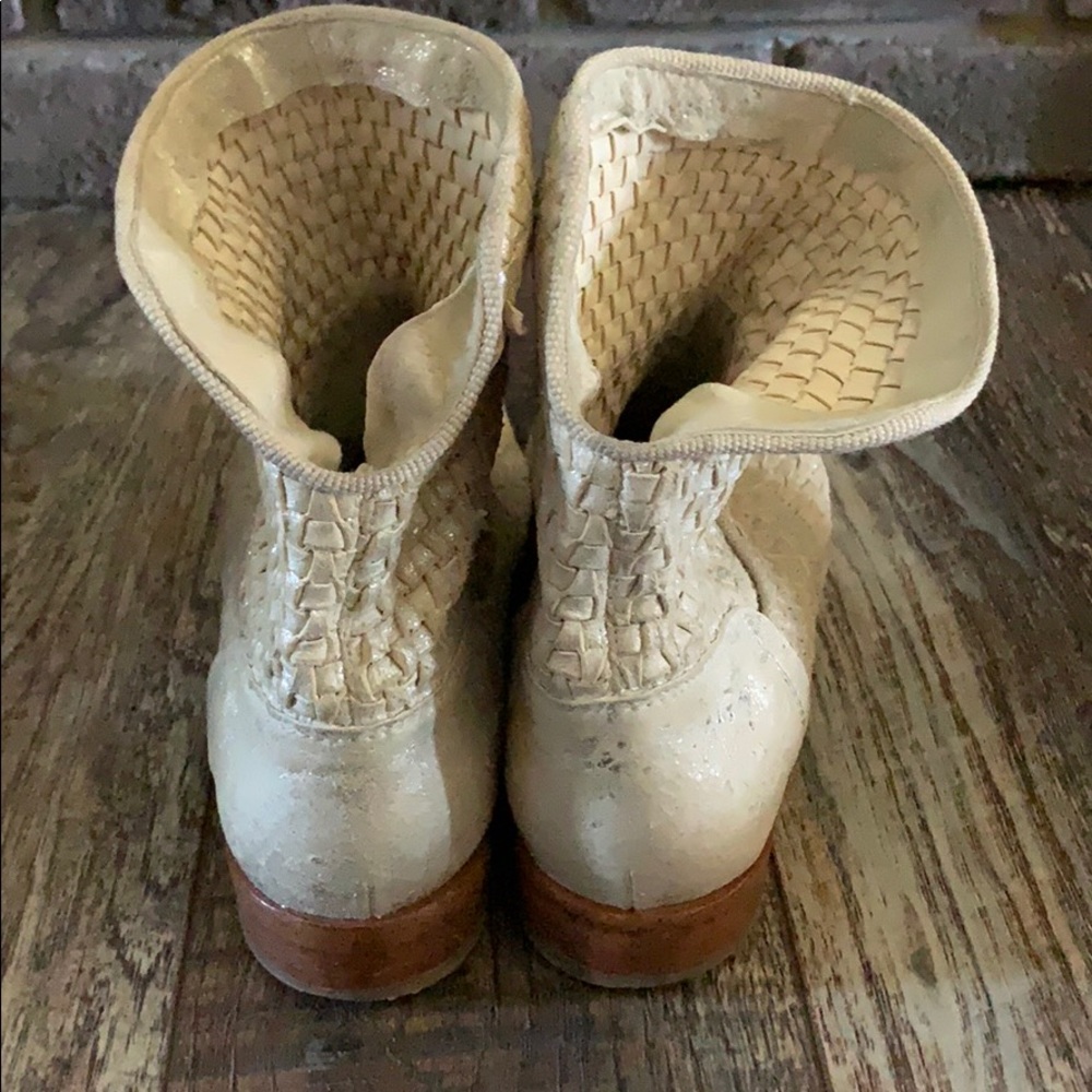 Boots - Picture 3 of 6